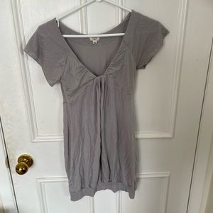 Cute ruffle style Wilfred long top or dress.